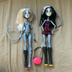 Purrsephone and Meowlody, “Wheelin’ Werecats”